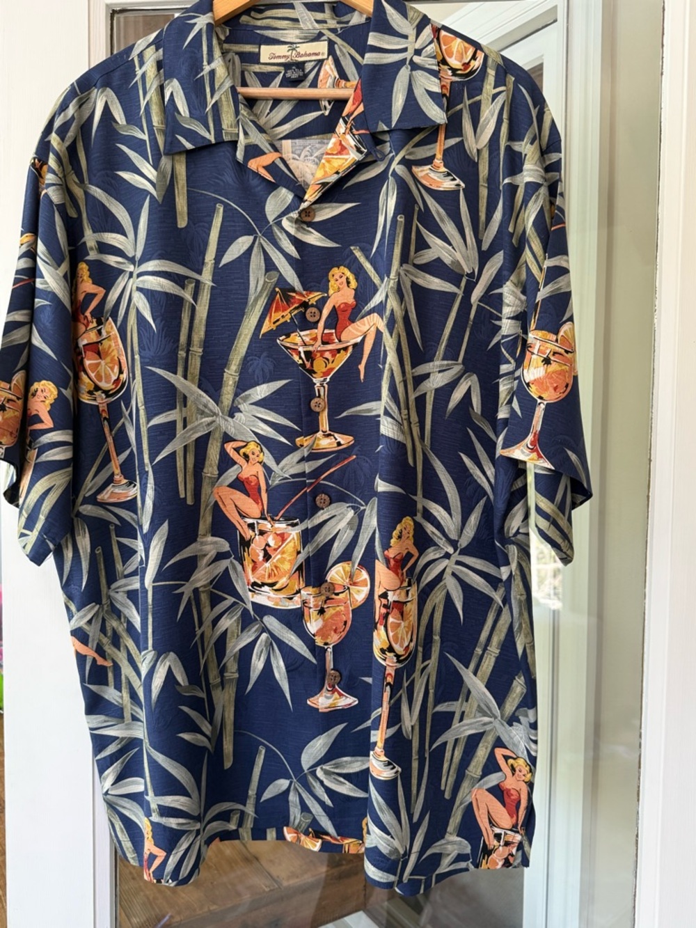 100% Linen Men’s XL Tommy Bahama Navy Tropical Bamboo & Cocktail Print Hawaiian